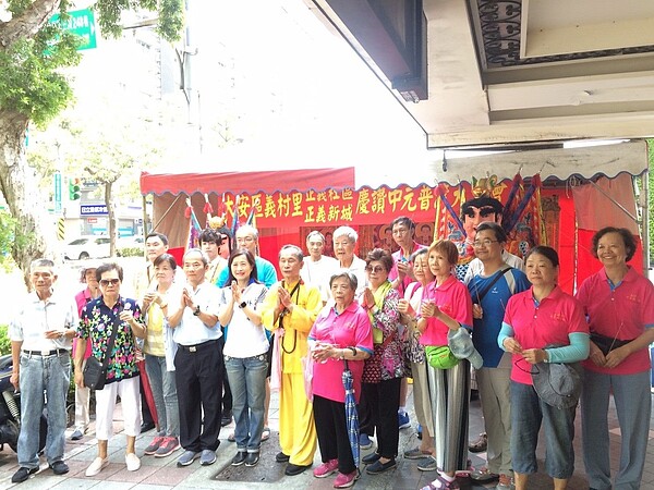 義村里里民共同慶讚中元普渡。圖/潘明勳提供