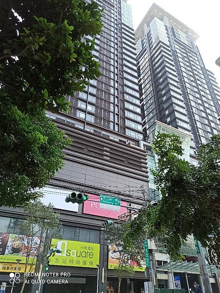 小碧潭捷運通車，帶動大型連鎖進駐，面貌早已大轉變。圖／樂生活實習記者程馨攝影