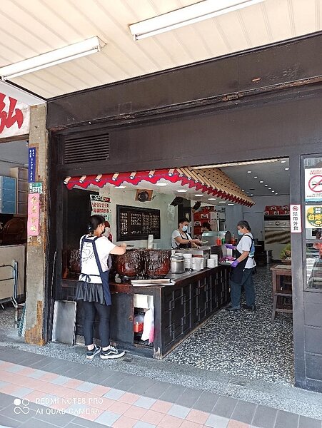 彈牙沒有騷味的豬腳店，門庭若市。圖／樂生活實習記者顏家望攝影