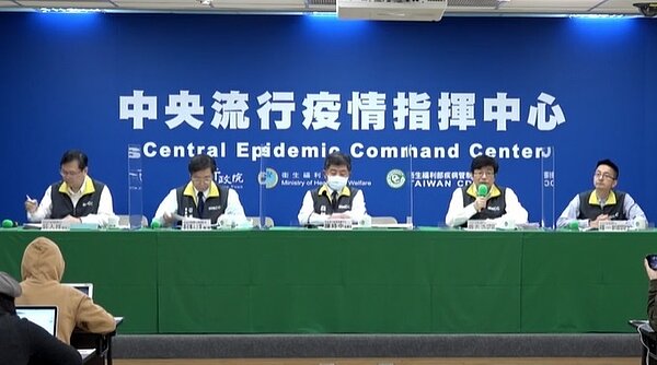 4日新增兩例境外移入個案，案799器官衰竭於3日病逝。圖／疫情指揮中心直播