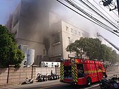 欣興電子山鶯廠再傳火警！疏散3千員工、警消搶救中