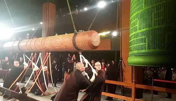 疫情嚴峻!法鼓山除夕撞鐘今年不邀蔡英文、馬英九。圖/報系資料照