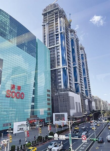 新光三越入駐北市東區的Diamond Towers比鄰SOGO復興館,預計明年底開幕。圖∕郭家崴