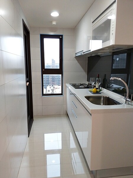 少見的廚房開窗設計,通風且採光好/林和謙攝