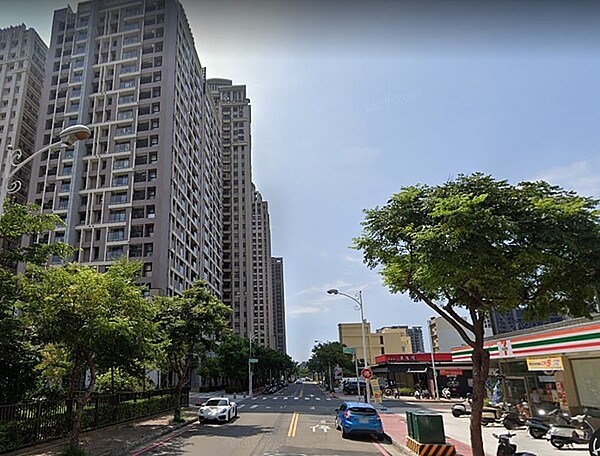 竹北縣治三期重劃區不少預售案,單坪均價已開價4字頭,成交價約3字頭尾。圖/google map