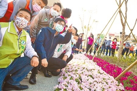 高雄市長陳其邁上任後首要承諾、高雄鐵路地下化鳳山綠廊帶在農曆年前如期開放。圖／中時資料照