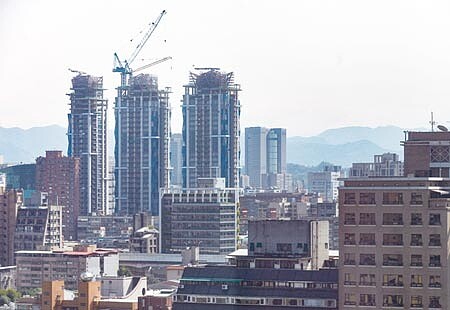 財政部打炒房,正盤點房屋稅與房地合一稅兩種打炒房工具。圖∕本報資料照片