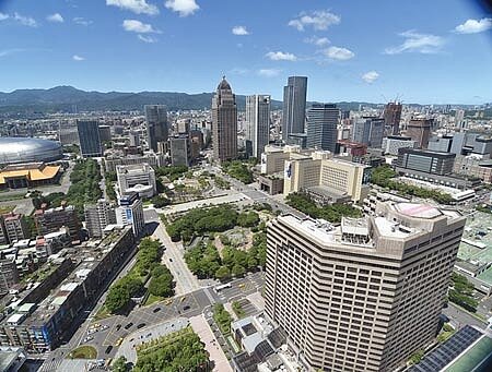 近十年來壽險業者大買台北市不動產,其中信義區以1,265億成為壽險資金布局最集中的區域。圖∕本報資料照片