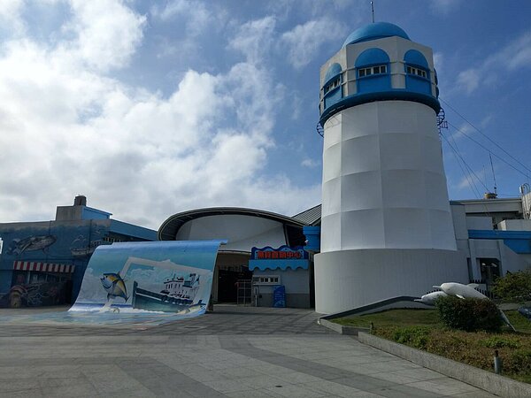 防堵新冠病毒，梧棲漁港2月9日進行消毒。圖／台中市政府提供