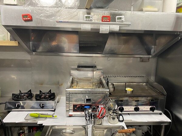 環保局提醒業者集氣系統之氣罩收集面積及氣罩面速度不足將影響油煙收集效果。圖/台北市政府提供