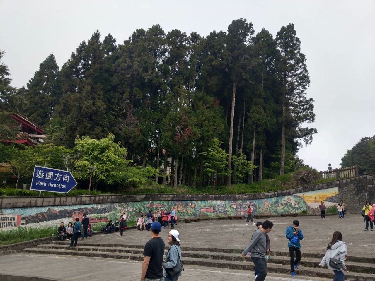 新春防疫出遊，阿里山森林遊樂區實施人潮分流，入園遊客達4000人就發布警示。圖／聯合報資料照