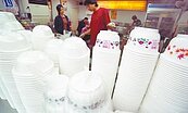 手搖飲王國　年耗免洗餐具6千公噸