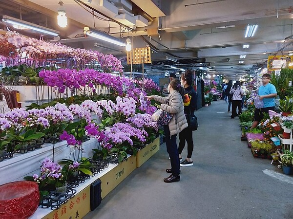 進花市保持社交距離、戴口罩。圖/新北市政府提供