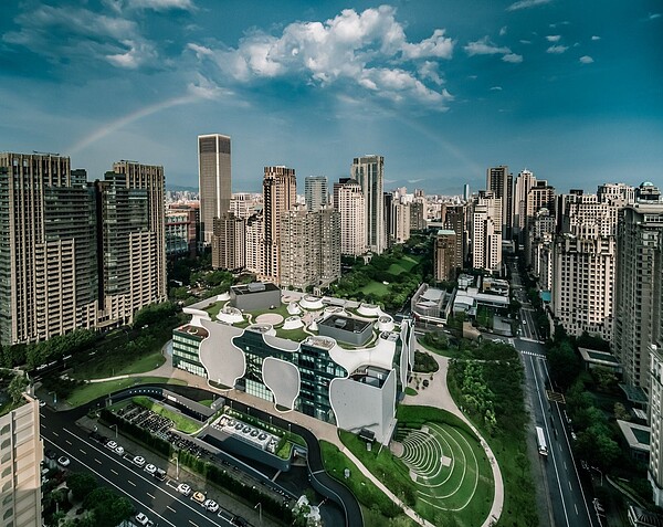 台中房市表現亮眼,更是外資在疫情下仍舊看好投資的地點。圖/取自臉書專頁《臺中國家歌劇院》
