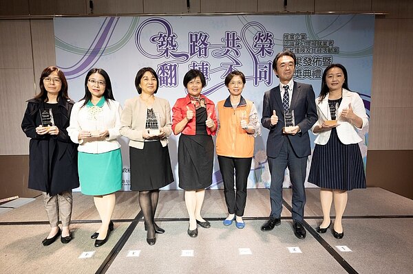 北市勞動局指出,部分企業17年來均不足額進用身障者,不應再逃避,應積極補足差額。圖為去年11月13日,勞動局舉辦「企業認識身心障礙就業者成果發佈暨頒獎典禮」。圖/台北市勞動局提供