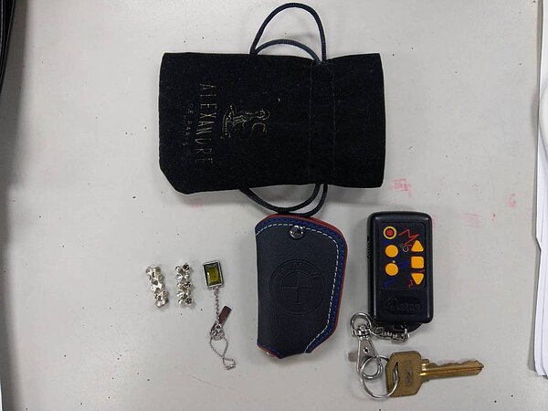 高雄市黃姓施工工人趁到彭姓女子家中施工偷走名牌珠寶、手表等財物，總計財損116萬元。圖 ／記者陳玫伶翻攝
