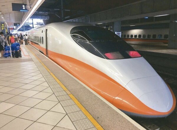 台灣高鐵表示，9日下午及晚間，自南港站加開2班次南下各站停靠之全車對號座列車。圖／聯合報系資料照
