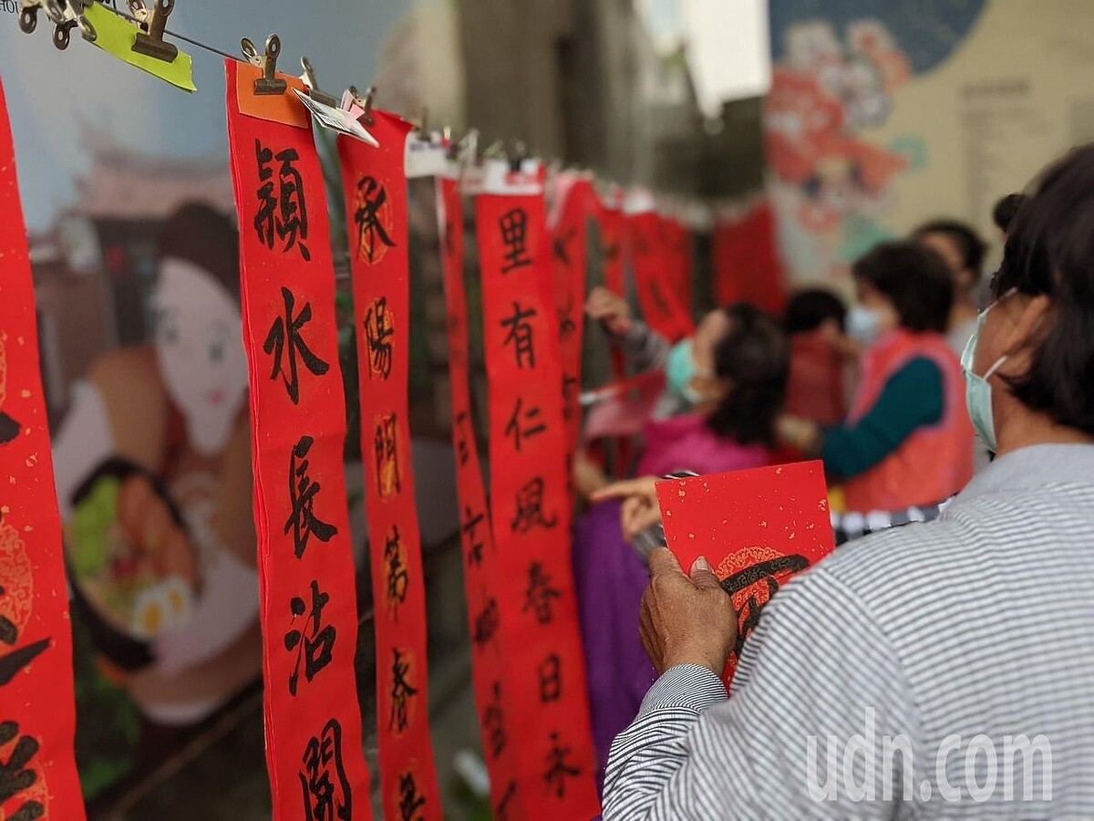 春聯的貼法是門大學問,民俗專家指出七大禁忌。記者陳弘逸/攝影