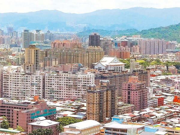 台北市屋齡達30年者申請危老重建，可申請相關補助費用。圖／聯合報系資料照