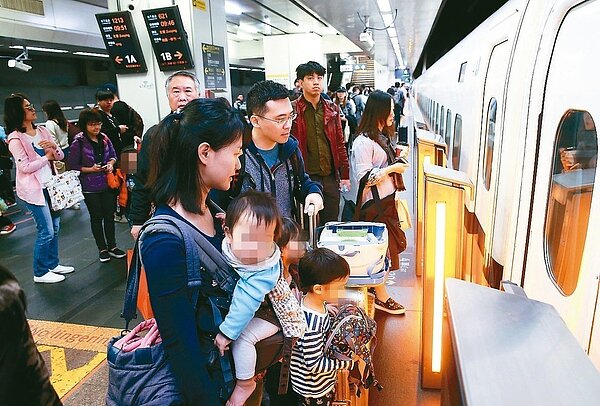 大年初一受東北季風影響，北台灣水氣較多，北部及東半部地區仍有降雨情形，中南部地區為多雲到晴。圖／取自中央氣象局網站