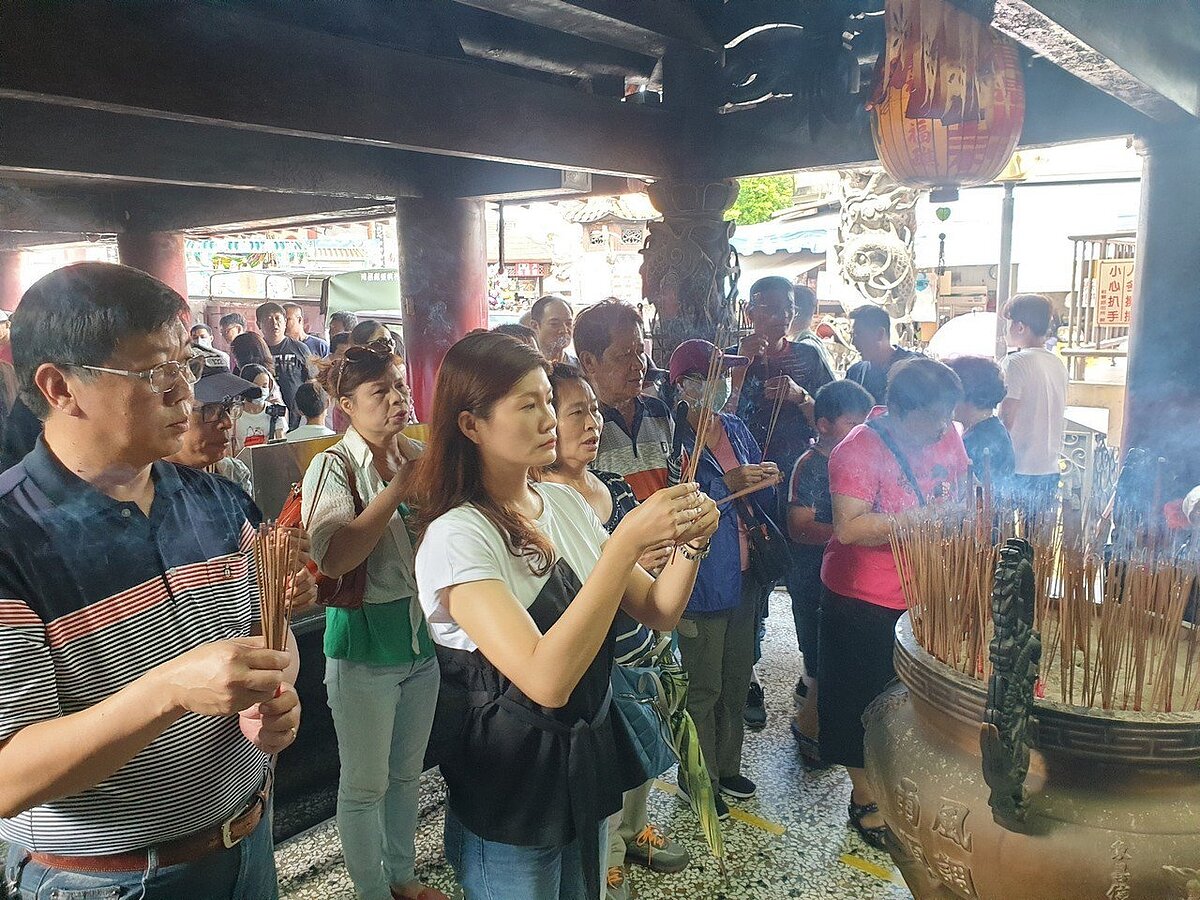 大年初三可就近去住家附近或常去廟宇跟神明拜年招好運。圖/聯合報系資料照