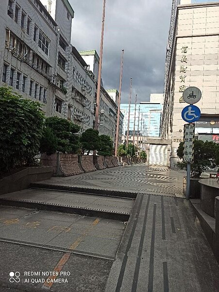 大小工廠極多，是工業社會往郊區蓋廠房的必然趨勢。圖／陳陸攝