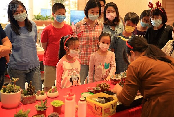 台中市太平新光重劃區新案「陞霖太美」,今年春節活動吸引大批民眾。照片業者提供