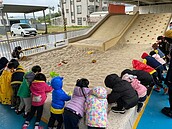 竹東首座台鐵遊戲場完工　竹中幼孩童展創意