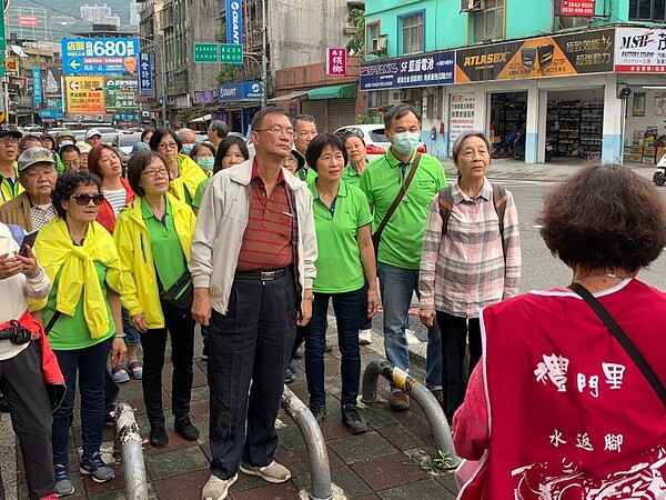 巡守隊志工定期出遊聯繫感情。圖／擷取自臺北市鄰里服務網