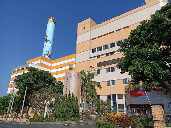 台中市3座垃圾焚化廠的處理量與進場量2019年呈現「死亡交叉」,每天處理量缺口達88公噸,目前已拒收外縣市垃圾,環保局希望市民配合落實垃圾分類、回收。圖/台中市環保局提供