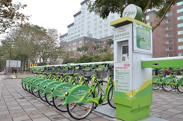 台南市公共自行車系統租賃站目前多集中在市區，許多行政區及風景區爭取設置。圖／台南市交通局提供