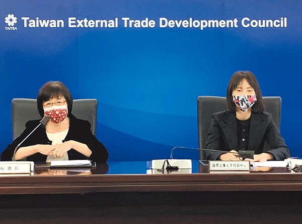 外貿協會秘書長林芳苗(左)主持簽署儀式,與橫濱企業經營支援財團(IDEC)簽署為期五年的備忘錄(MOU)。圖/外貿協會提供