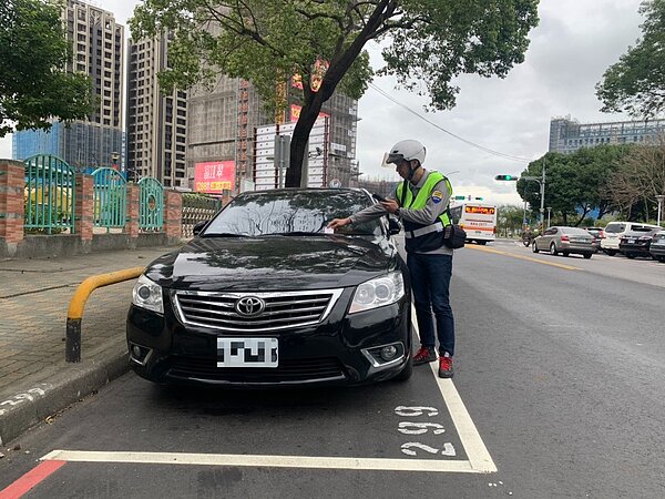 228連假新北路邊停車格部分暫停收費。圖/新北市政府提供
