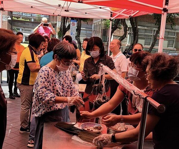 板溪里里民活動豐富，每年除舉辦端午和中秋節慶活動，也組織自強活動聯絡里區情誼。圖／黃國輝里長提供