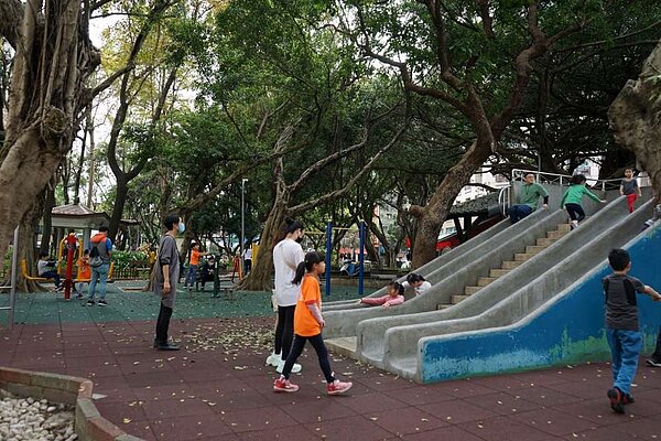 南昌公園設施完善、環境乾淨，是南福里重要的綠地空間。圖／張華真攝