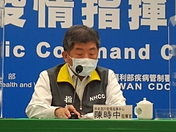 陳時中說，目前AZ疫苗相關接種數目仍不夠多，英國AZ疫苗接種數量多並沒有異常，國內將依循世界衛生組織公布，18歲以上民眾可使用，但會持續監測相關數據。記者陳碧珠／攝影 