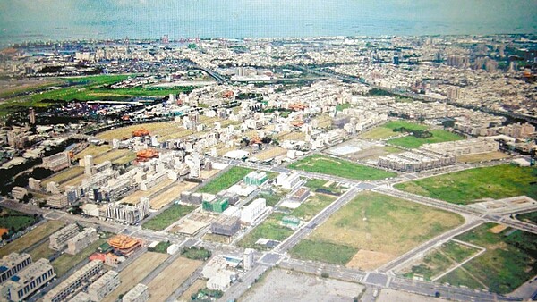 高市小大林蒲將遷至機場北側的三處台糖徵收地。 圖／高雄市府都發局提供