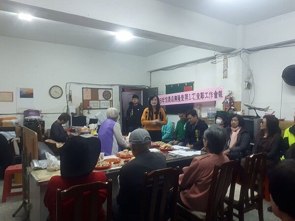 羅松美對於里民們都很熟悉。圖／截自台北市鄰里服務網