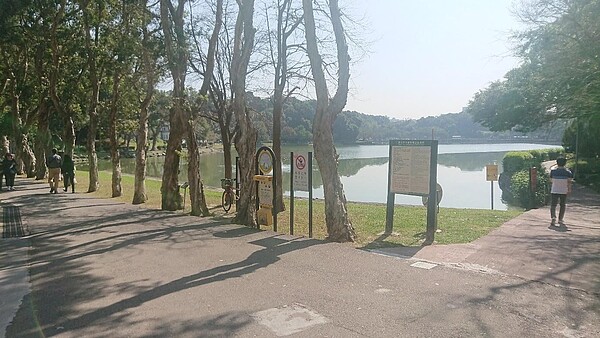 碧湖公園景色優美,曾吸引知名超商至此拍攝咖啡宣傳文宣。圖/徐子為攝