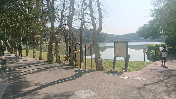 碧湖公園景色優美，曾吸引知名超商至此拍攝咖啡宣傳文宣。圖／徐子為攝