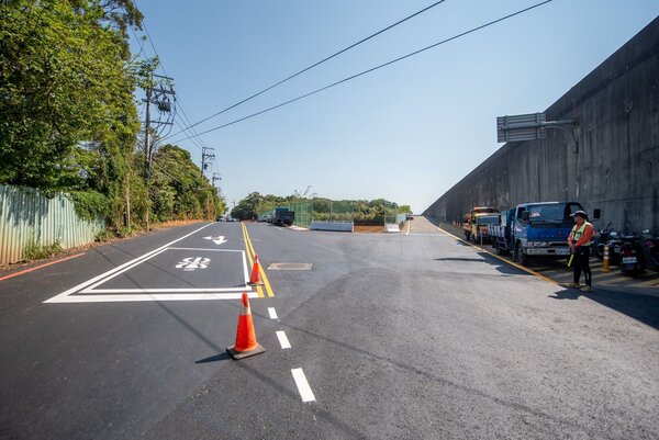 榮平路道路寬度從原本的4.5公尺拓寬至12公尺。圖／桃園市政府提供