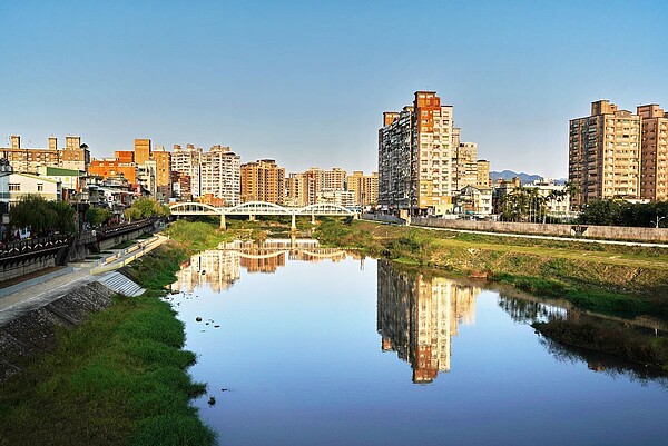 市府盼民眾能輕鬆安全漫步於自行車步道系統,體驗三峽河之美。圖/新北市水利局提供