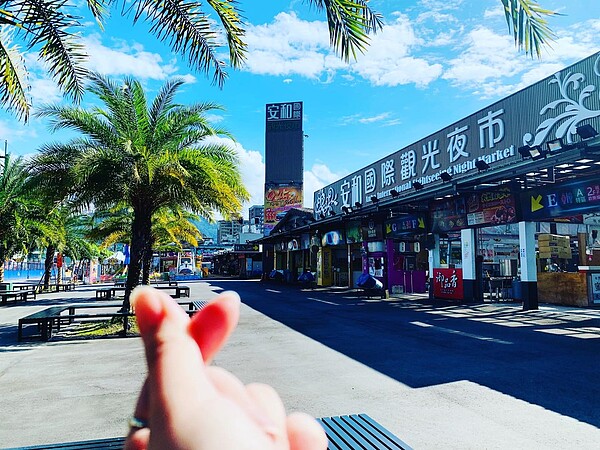 開幕僅2年多的新店安和國際觀光夜市,20日無預警的在臉書粉絲專頁上宣布,將於21日結束營業。圖/取自新店安和國際觀光夜市臉書粉專