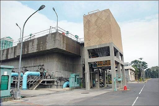 台水公司七區管理處完成澄清湖高級淨水場結晶軟化設備維護更新,可望穩定供應優質飲用水。圖/台水公司提供