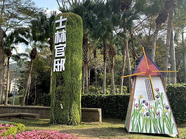 士林官邸吸引了不少遊客前去。（圖/李寶兒）