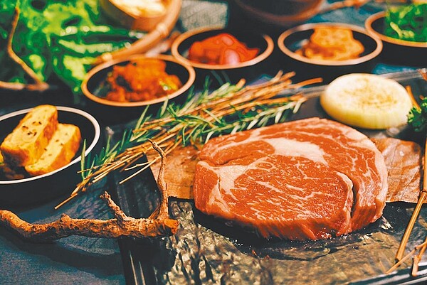 遠百信義A13全台獨家頂級韓食燒肉餐酒全新品牌「虎三同」,今全新登場。(遠百提供)
