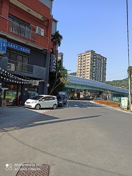 中安便橋旁的高灘地，就是約20公頃的新店安和里。圖／政治大學永慶房屋公益產學合作實習記者夏曉山攝影