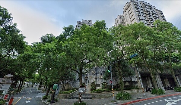 文山區大坪數豪宅「世界山莊」入榜北市十大熱門點閱社區。圖/翻攝Google Maps