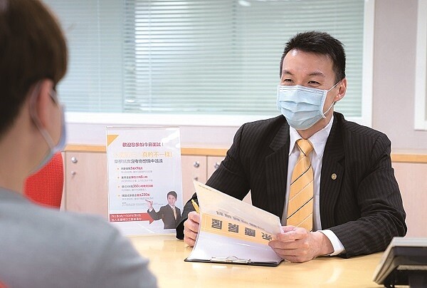 永慶在疫情之下仍穩定成長成為轉職者與新鮮人求職首選,年後履歷量較去年同期增加3成,服務專員履歷亦成長近4成。圖/永慶房產提供