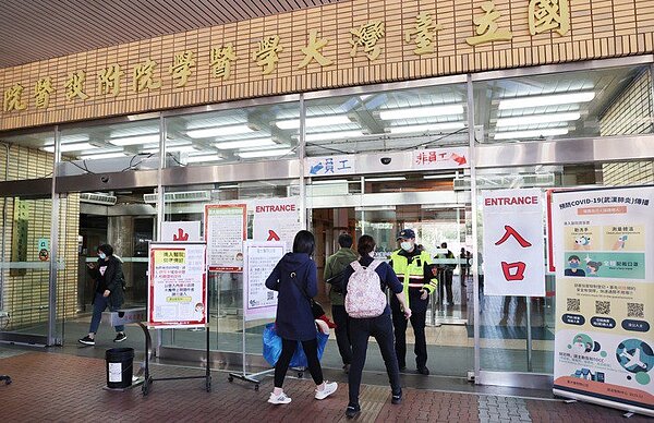 2月27日至3月1日228連續三天假期,各醫院門診時段彙整如下,請民眾依公告預約求診。圖/聯合報系資料照